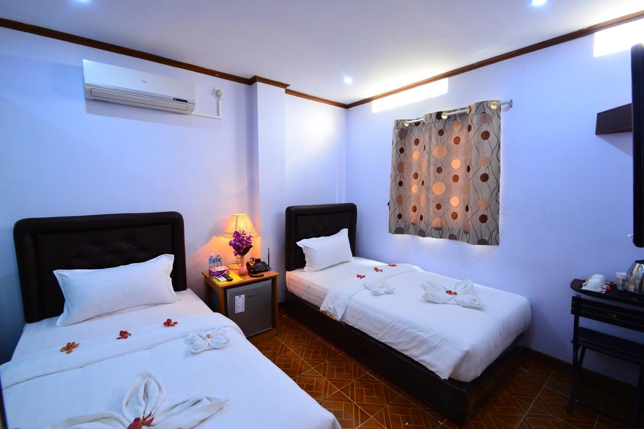 Woodland Hotel Yangon Dış mekan fotoğraf