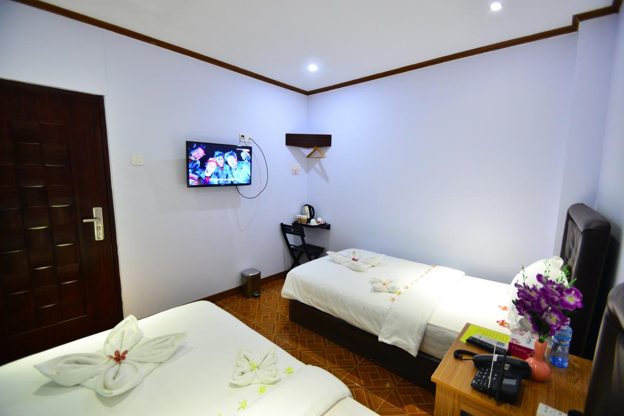 Woodland Hotel Yangon Dış mekan fotoğraf