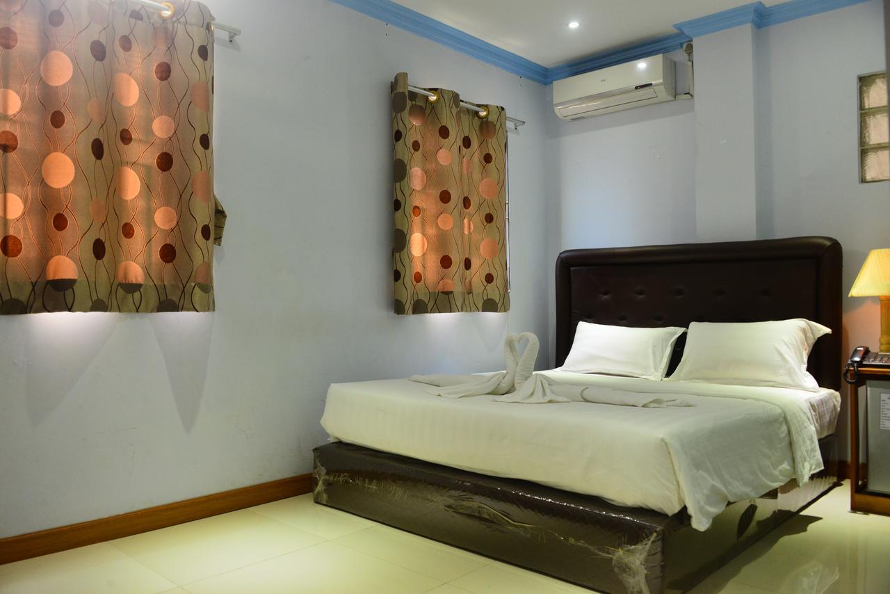 Woodland Hotel Yangon Dış mekan fotoğraf