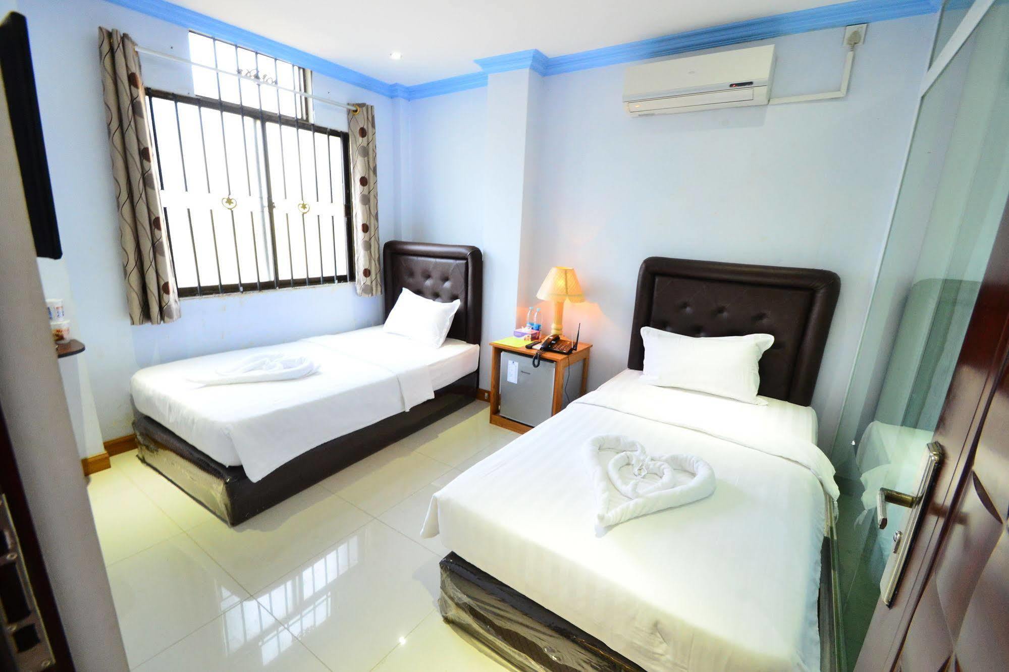 Woodland Hotel Yangon Dış mekan fotoğraf