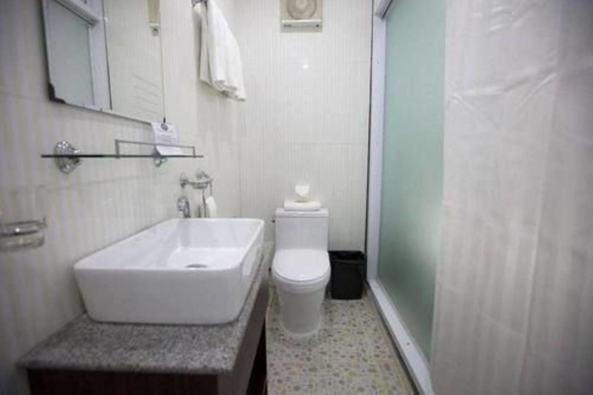 Woodland Hotel Yangon Dış mekan fotoğraf