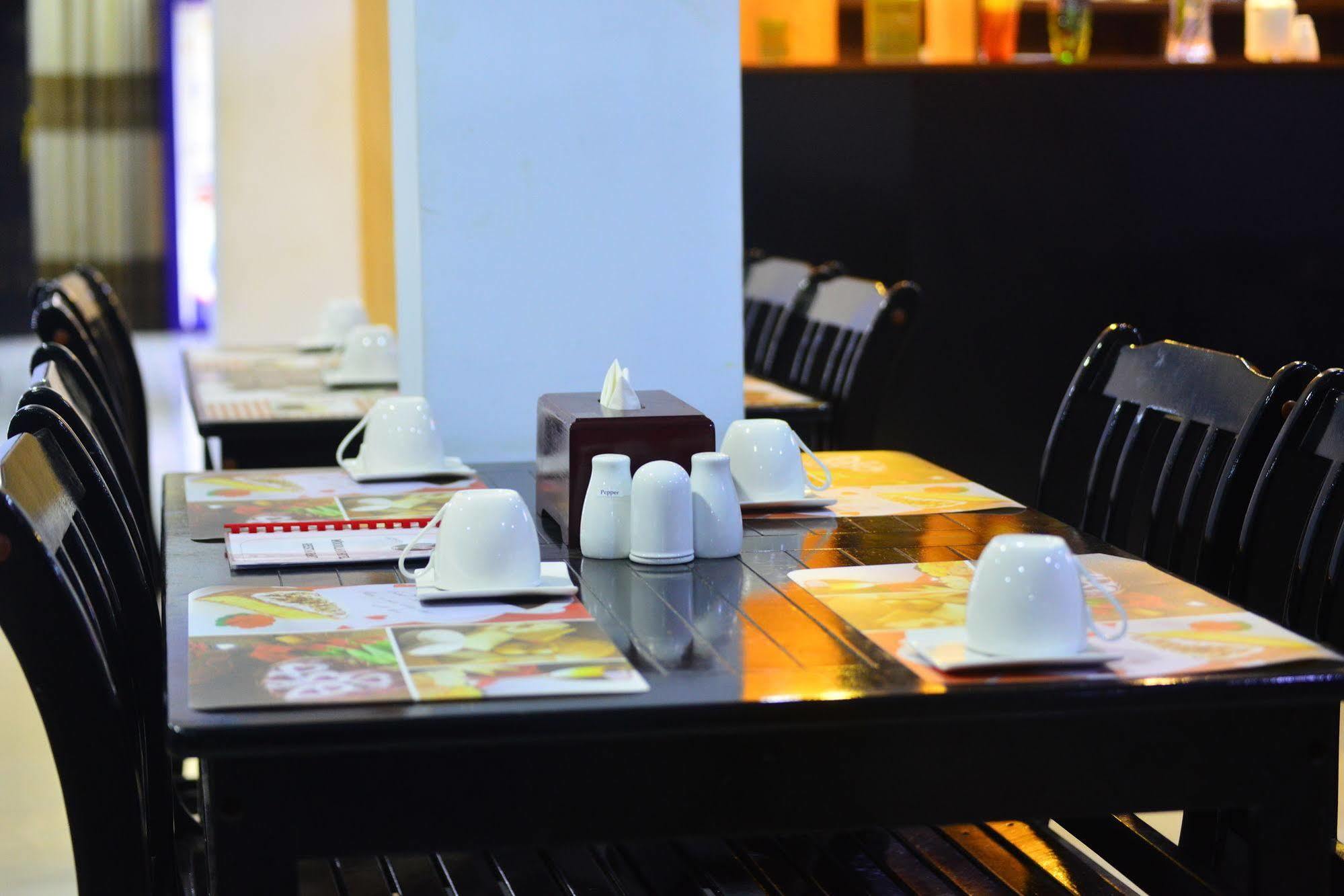 Woodland Hotel Yangon Dış mekan fotoğraf