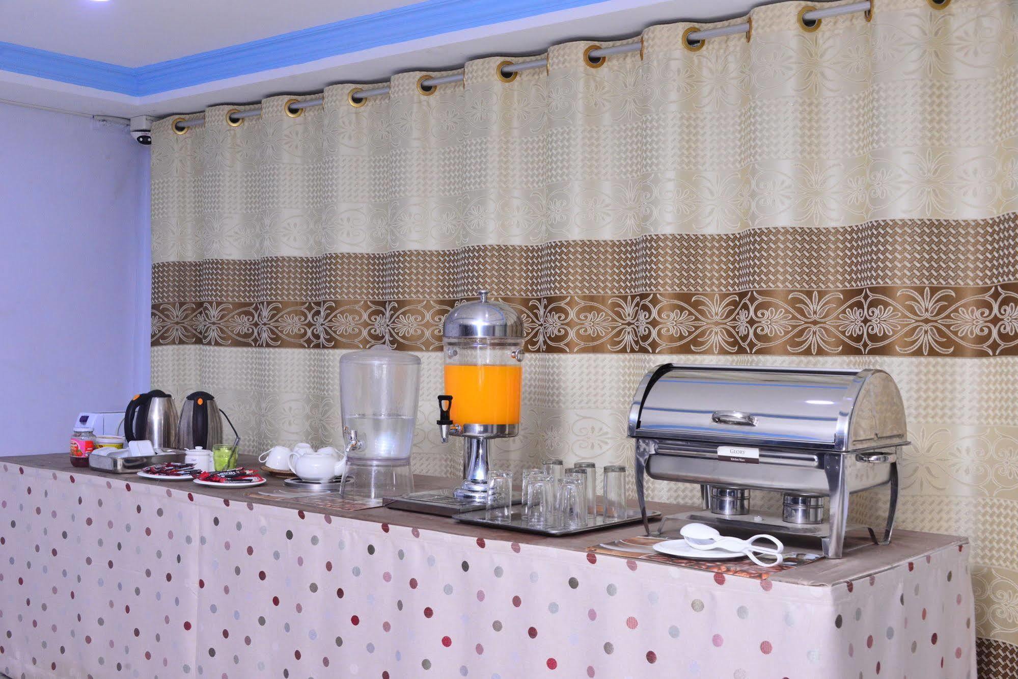 Woodland Hotel Yangon Dış mekan fotoğraf
