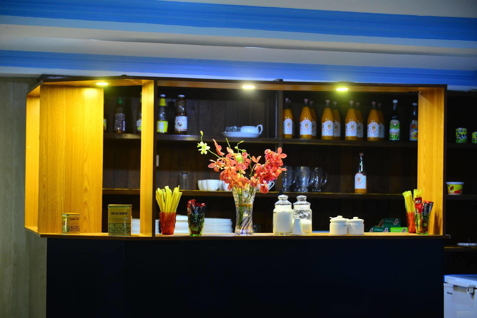 Woodland Hotel Yangon Dış mekan fotoğraf