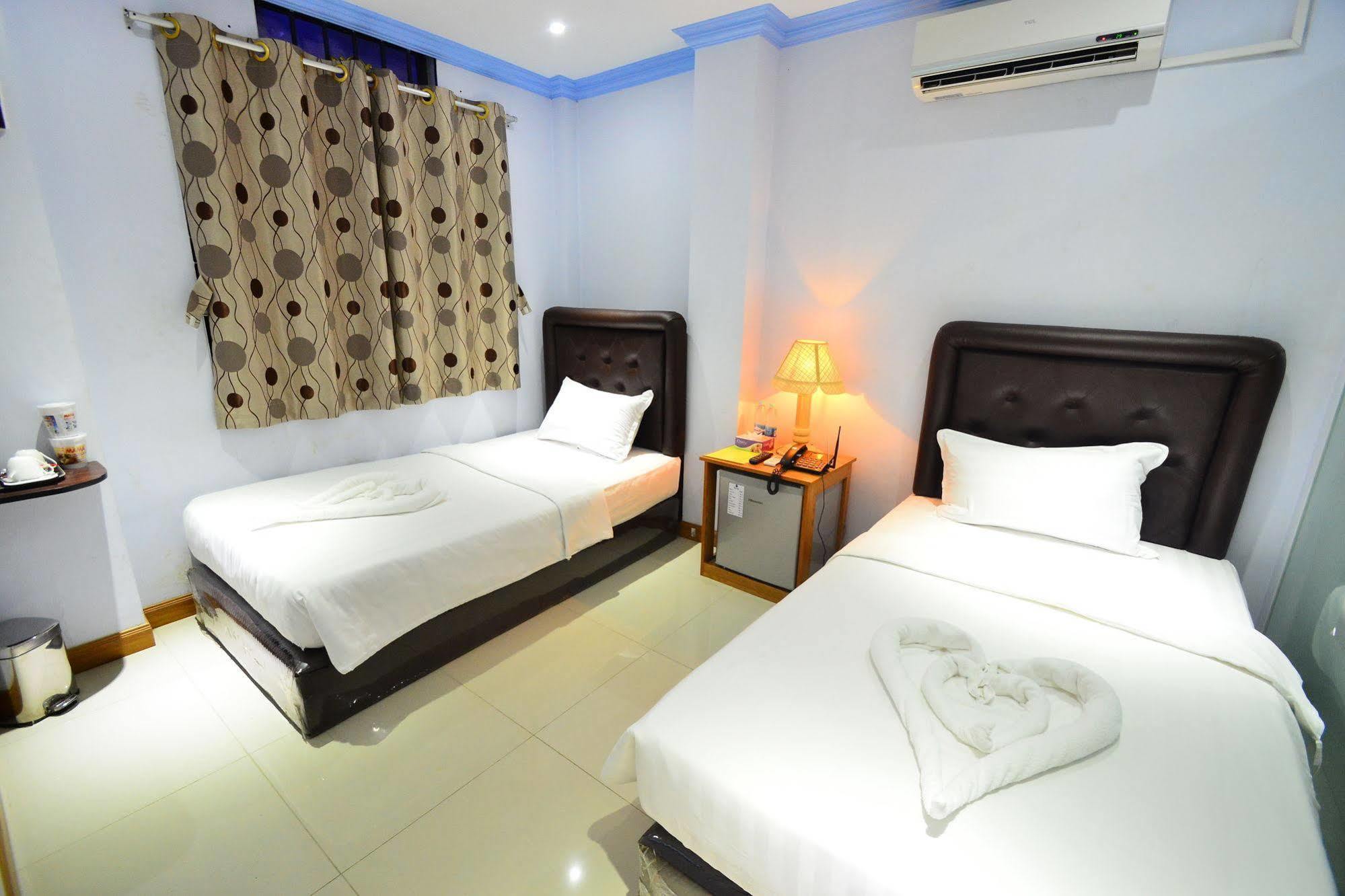 Woodland Hotel Yangon Dış mekan fotoğraf