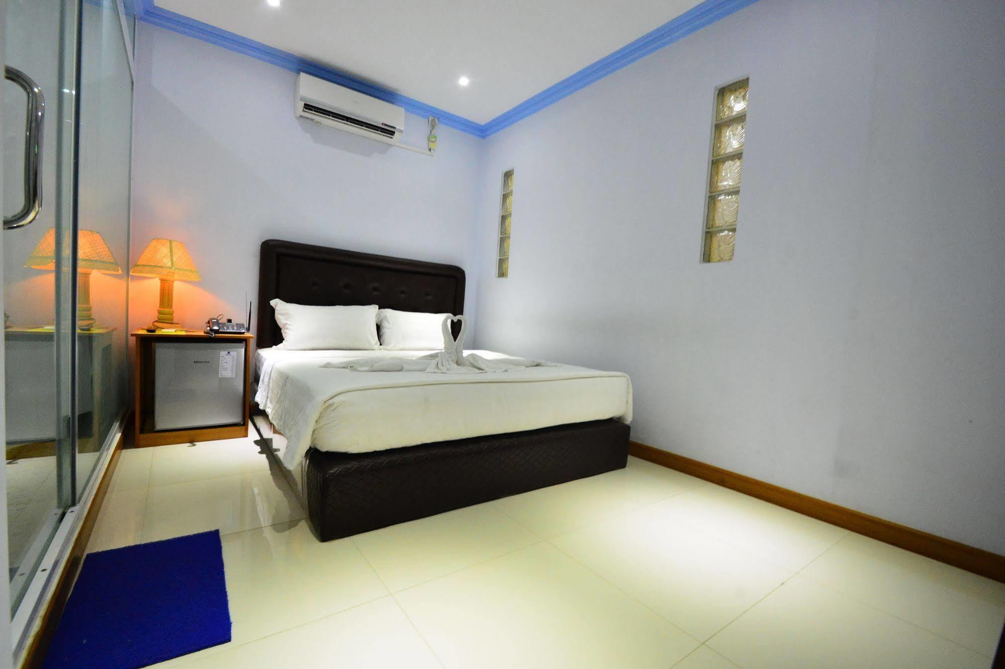Woodland Hotel Yangon Dış mekan fotoğraf