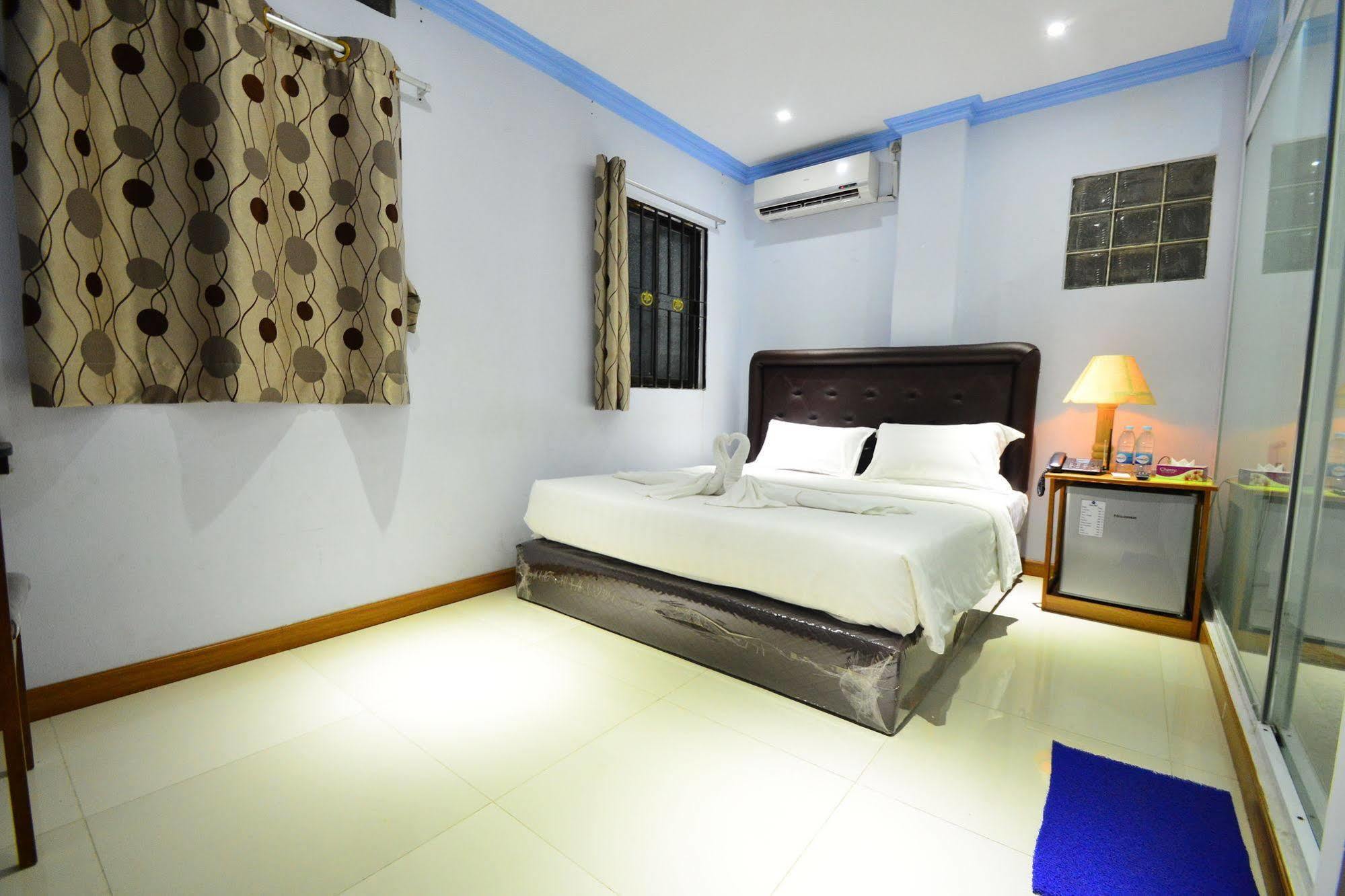 Woodland Hotel Yangon Dış mekan fotoğraf